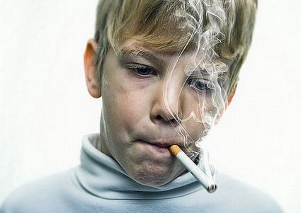 أسباب البدء بالتدخين لدى الأطفال Smoking_kids